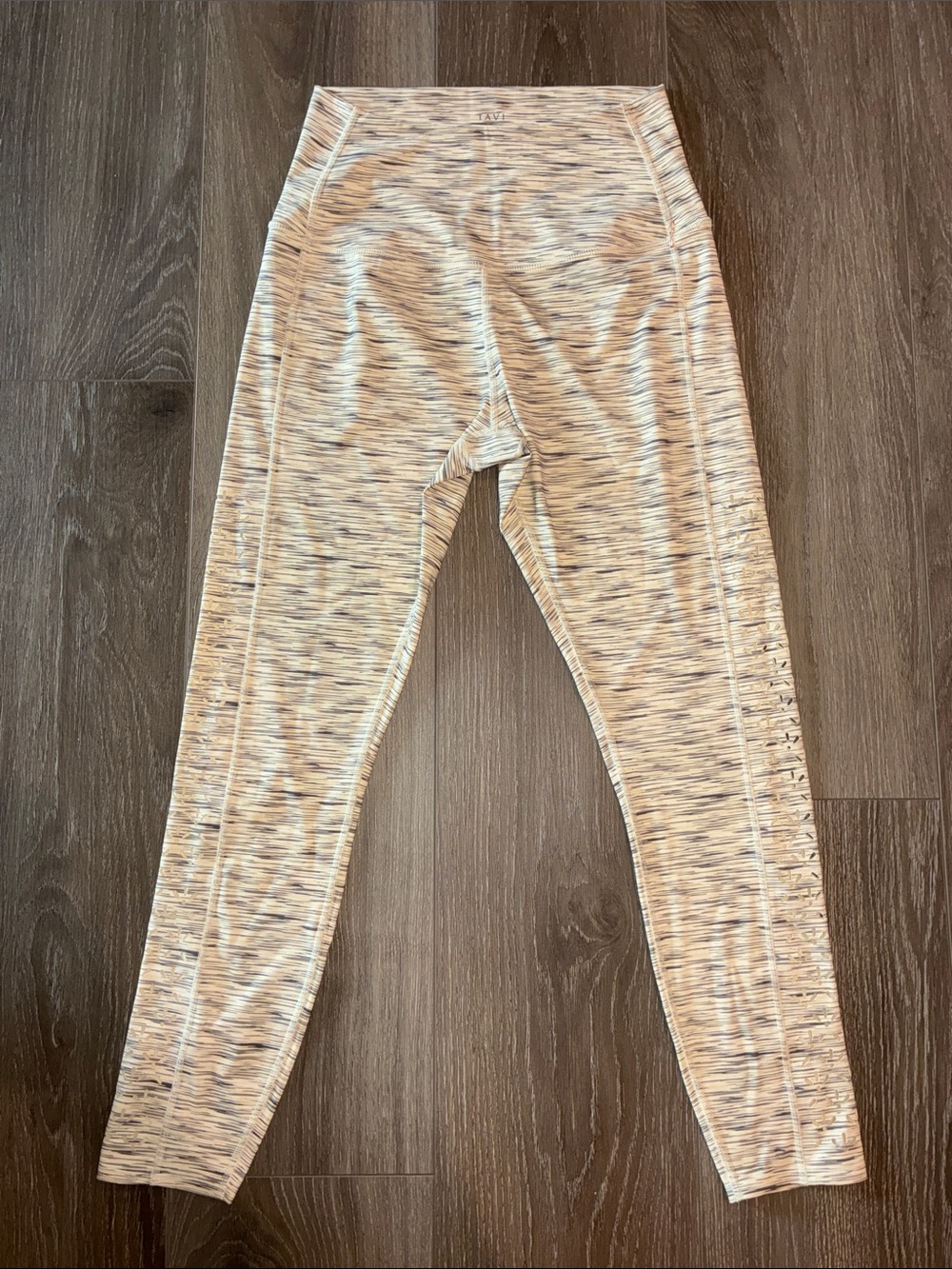 NWOT TAVI high waisted 7/8 tights cream stripedwith flower design on the size L